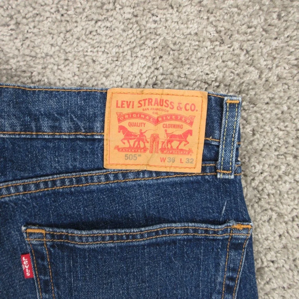 Levis jeans Mens 36x32 Blue 505 Regular Straight Faded Whisker Zip Denim Pants